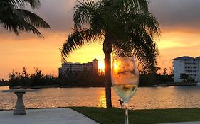 Luxurious Condo near Taino Beach